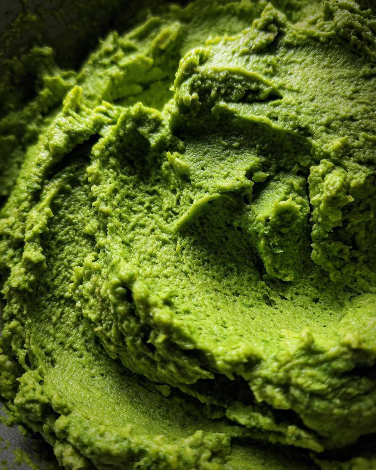 Ghoulish Green Guacamole Dip - detail 1