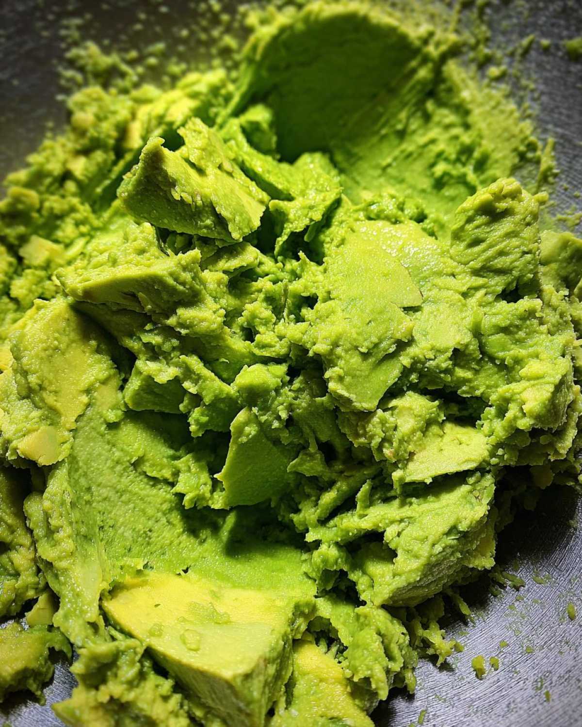 Ghoulish Green Guacamole Dip - detail 3