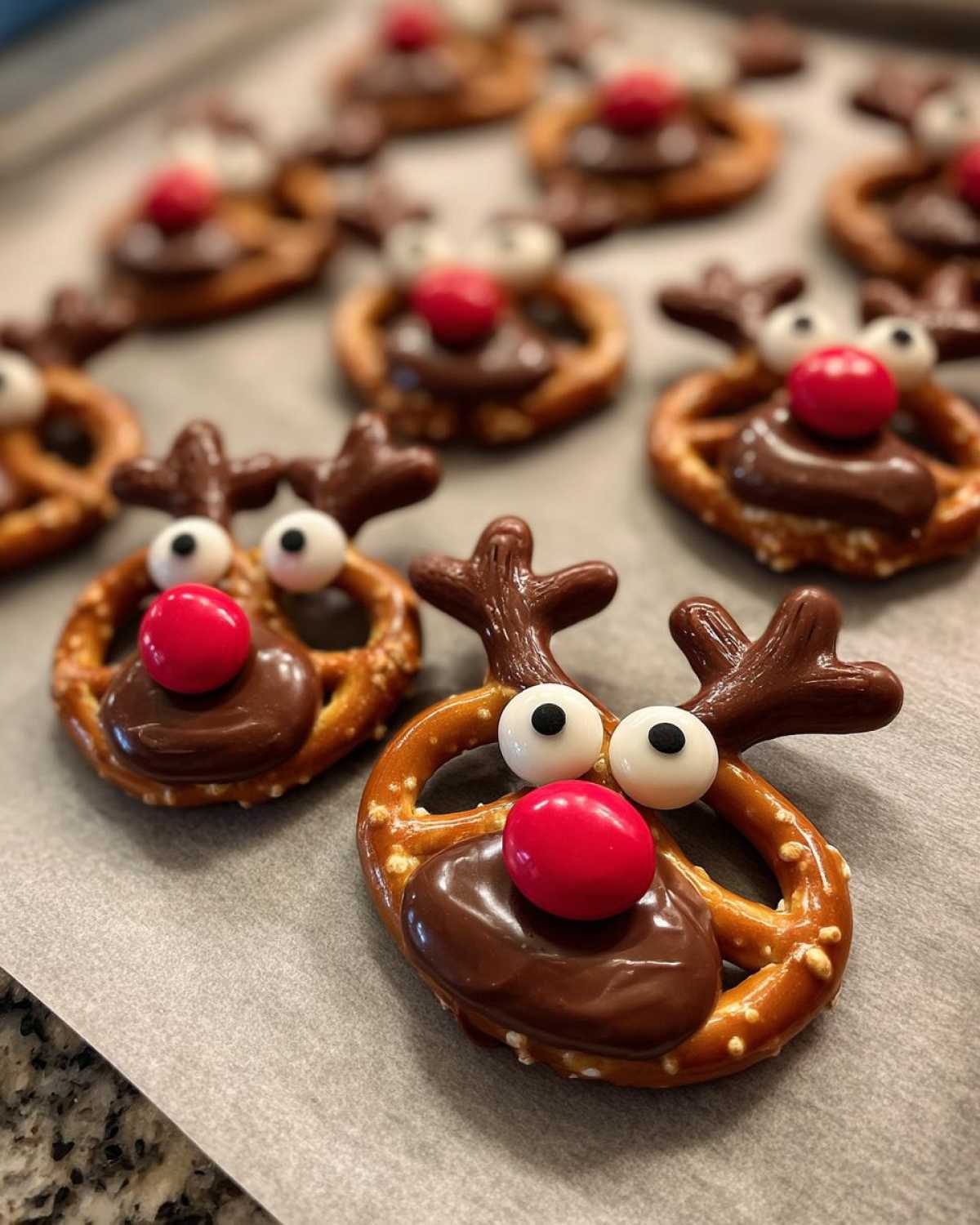 No-Bake Reindeer Pretzels - detail 2
