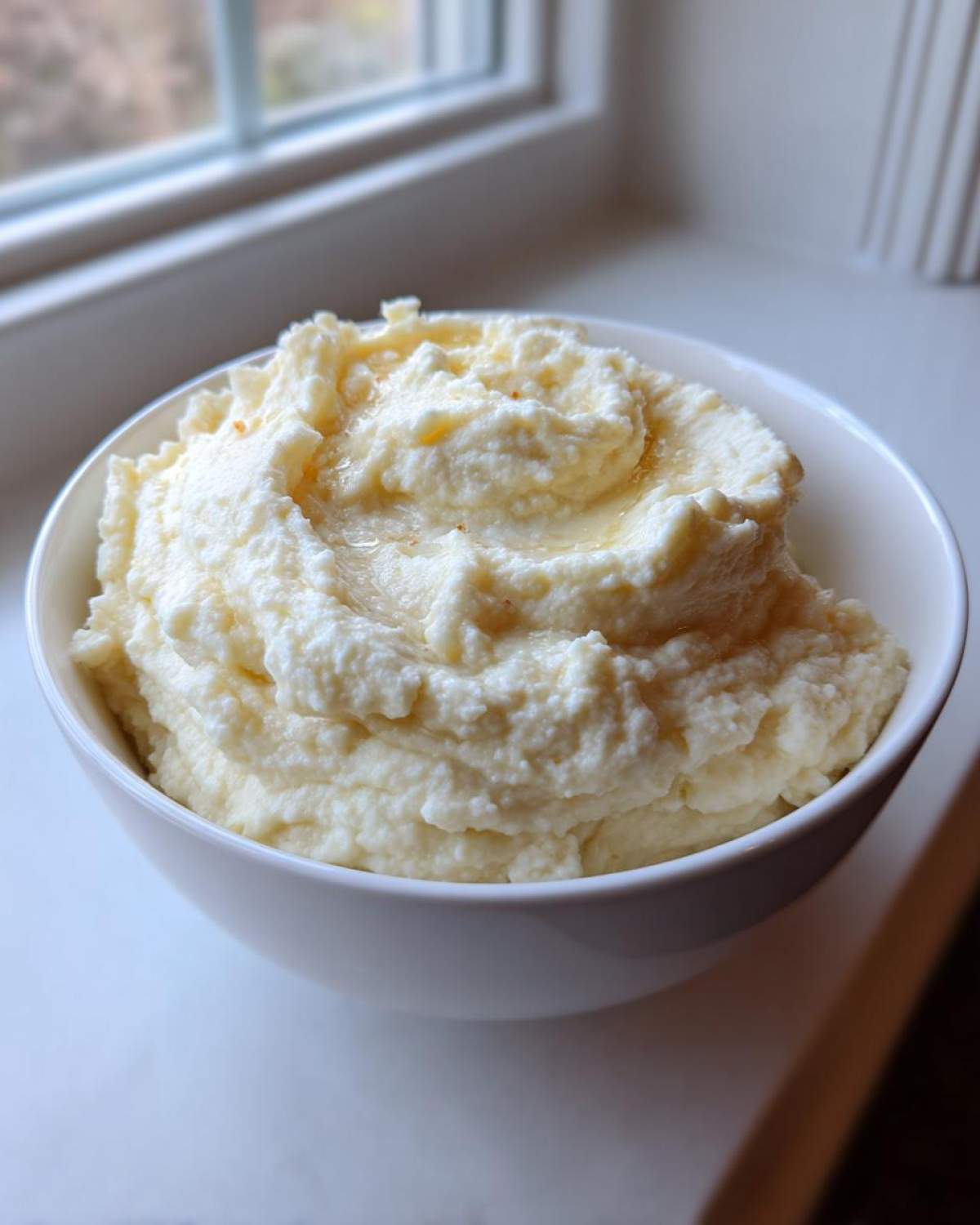 Creamy Roasted Garlic Mashed Cauliflower (Keto Comfort) - detail 2
