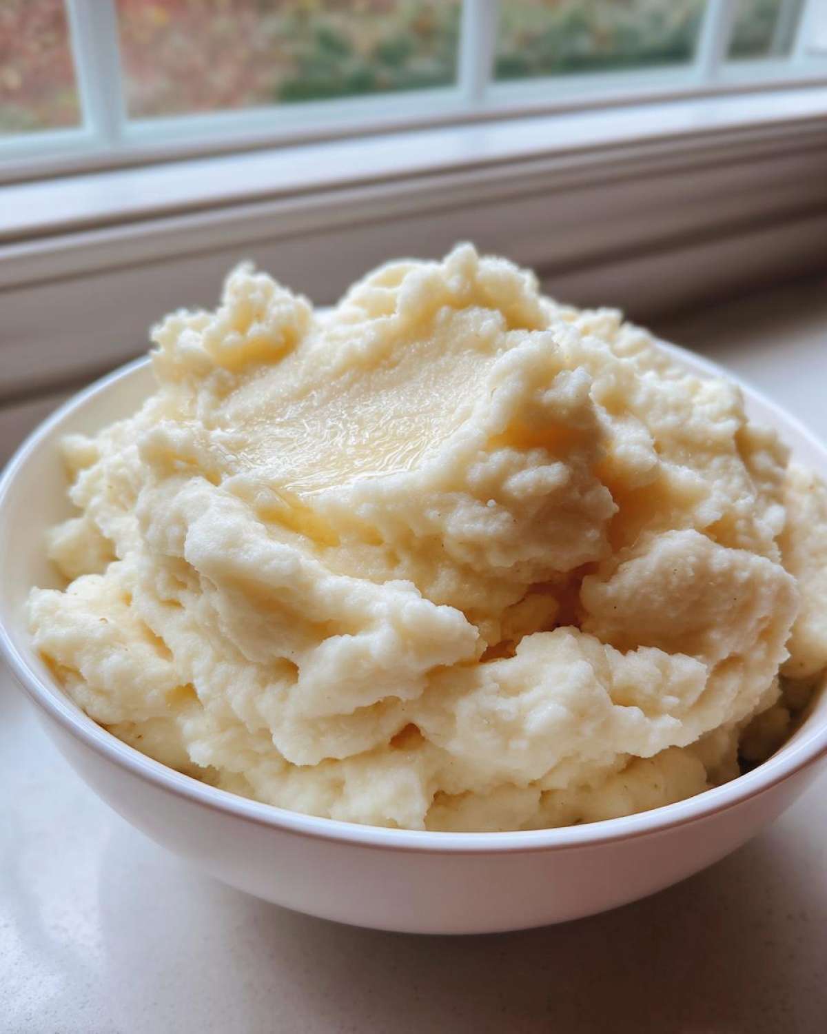 Creamy Roasted Garlic Mashed Cauliflower (Keto Comfort) - detail 3