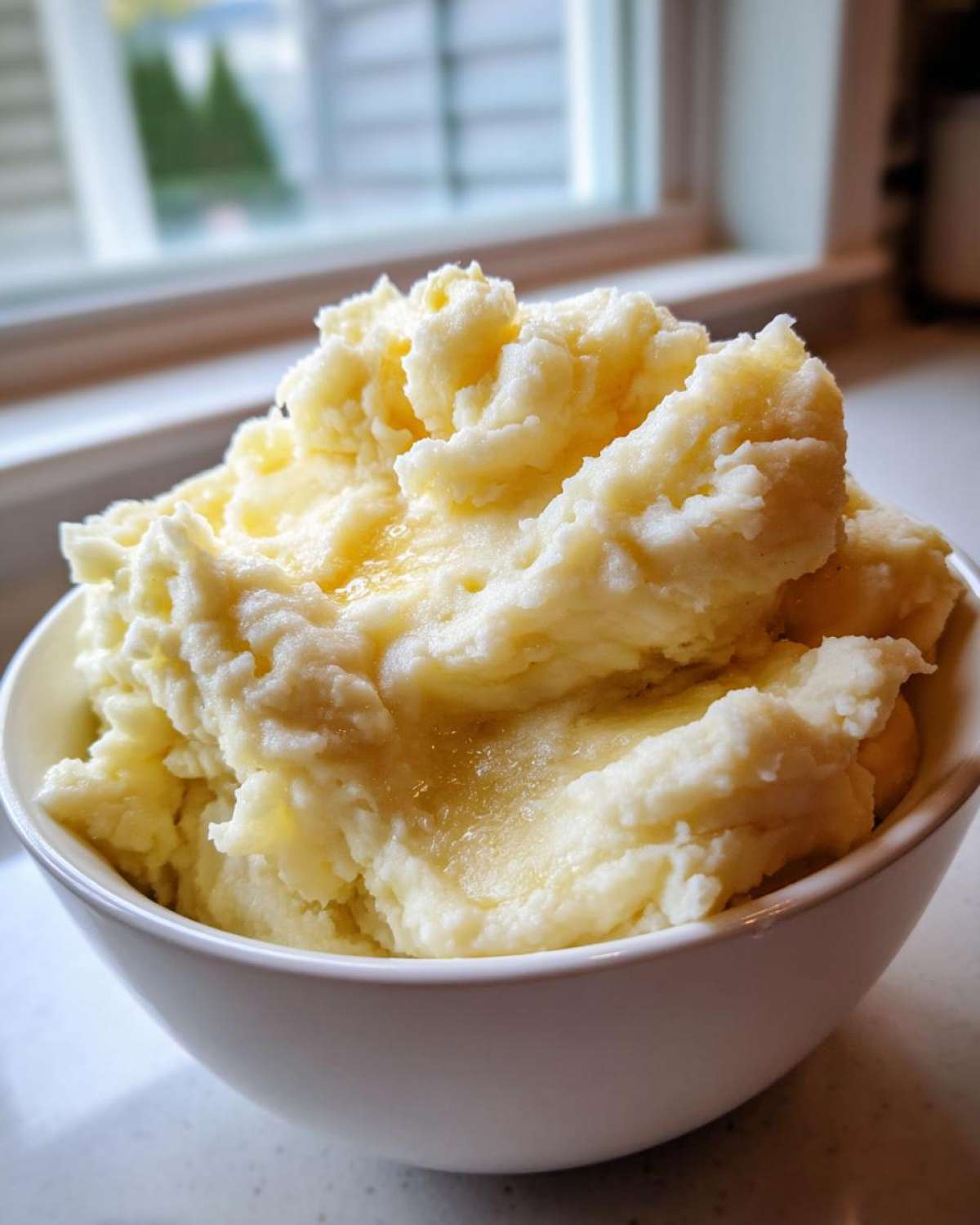 Creamy Roasted Garlic Mashed Cauliflower (Keto Comfort) - detail 4