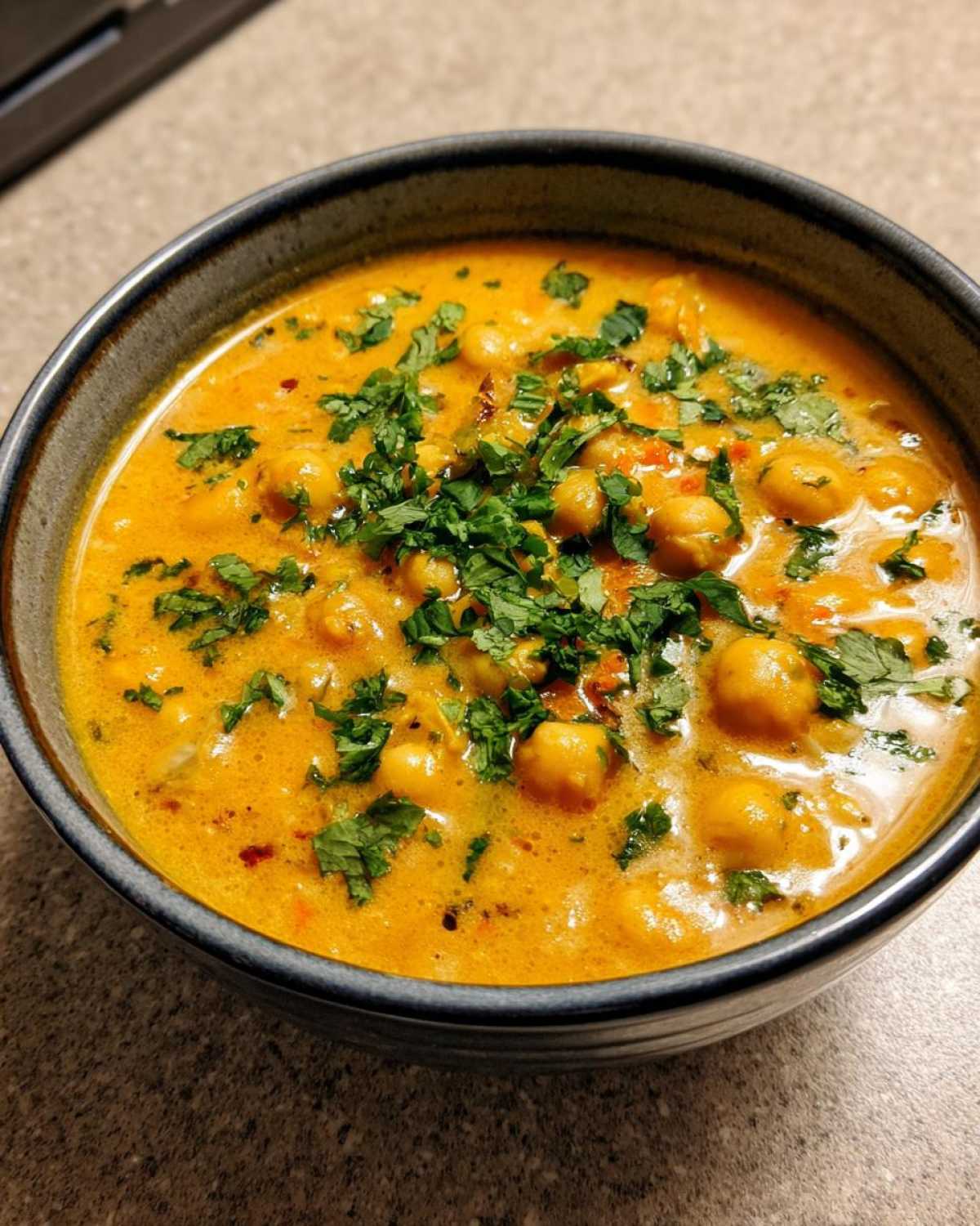 Effortless Chickpea Curry (Vegan & 20 Min Recipe) - detail 3