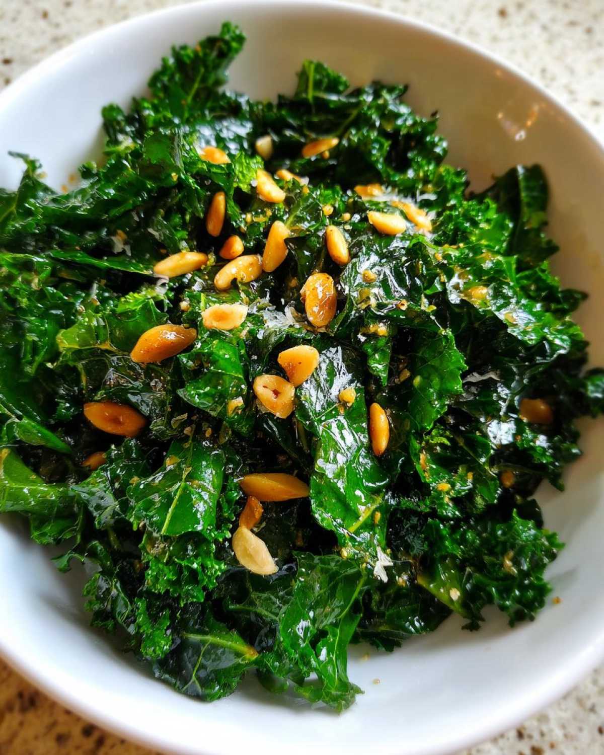 Lemon Garlic Kale Salad (New Year Detox in a Bowl) - detail 1