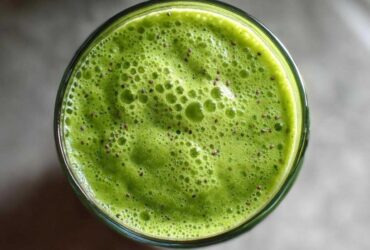 New Year Detox Green Smoothie (Energy Boosting!)