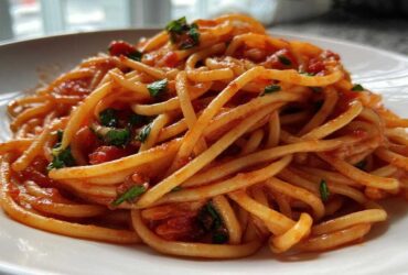 Simplest Ever Tomato Basil Pasta (Fresh & Fast)