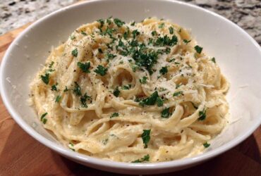 Skinny One-Pot Alfredo (Comfort Food Without the Guilt)