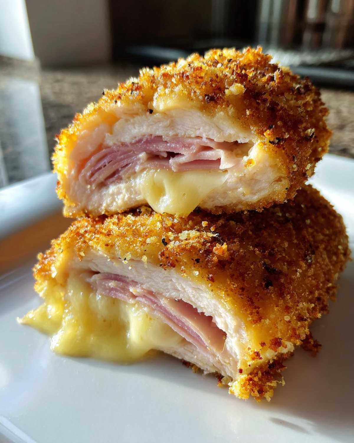 chicken cordon bleu - detail 3