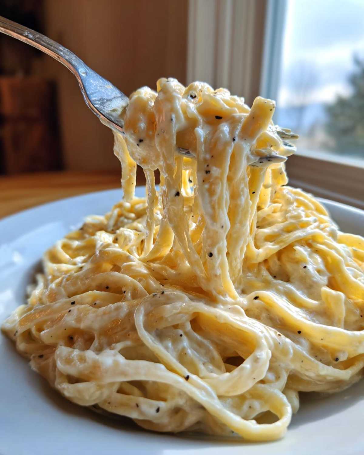 homemade alfredo sauce - detail 1