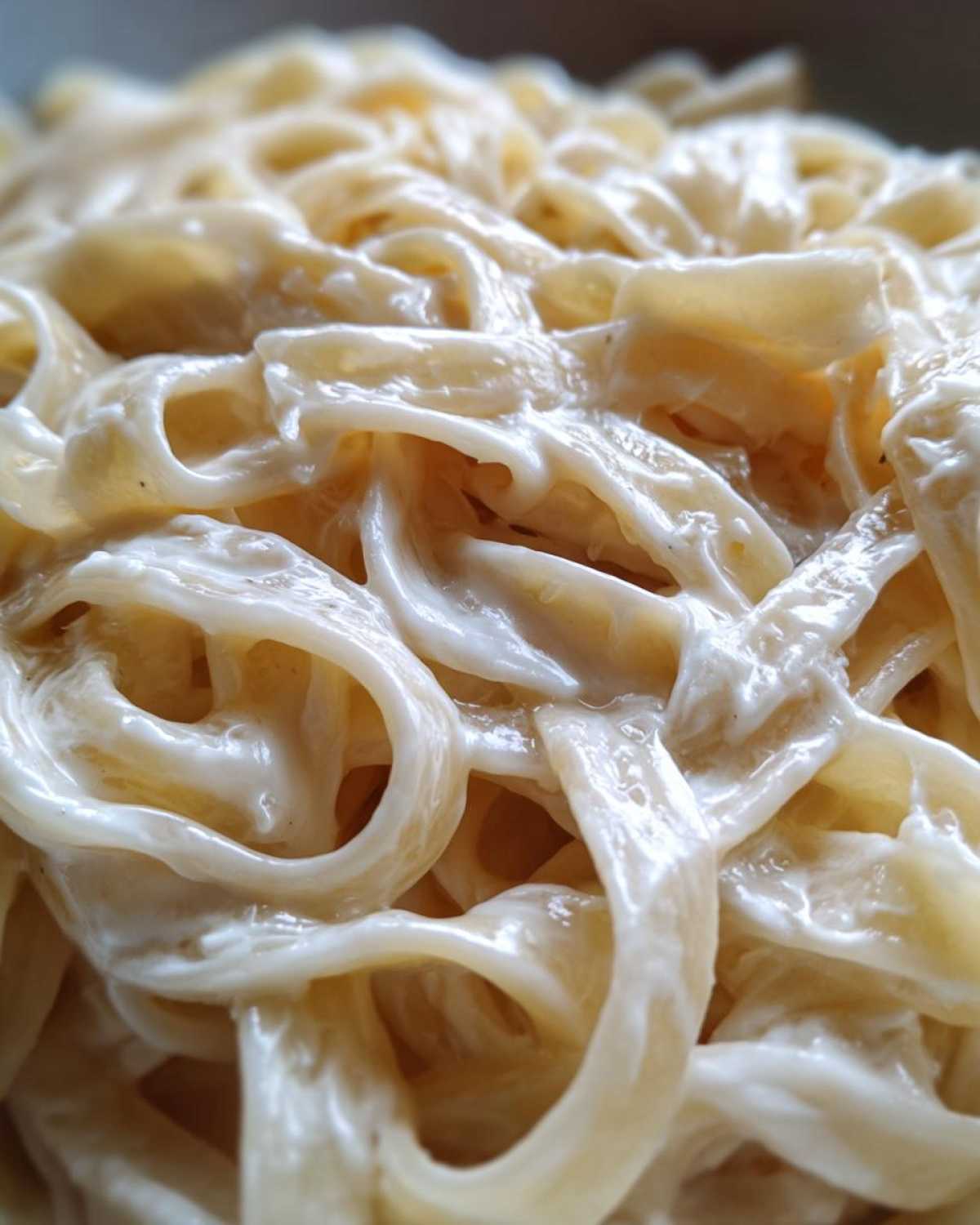 homemade alfredo sauce - detail 3