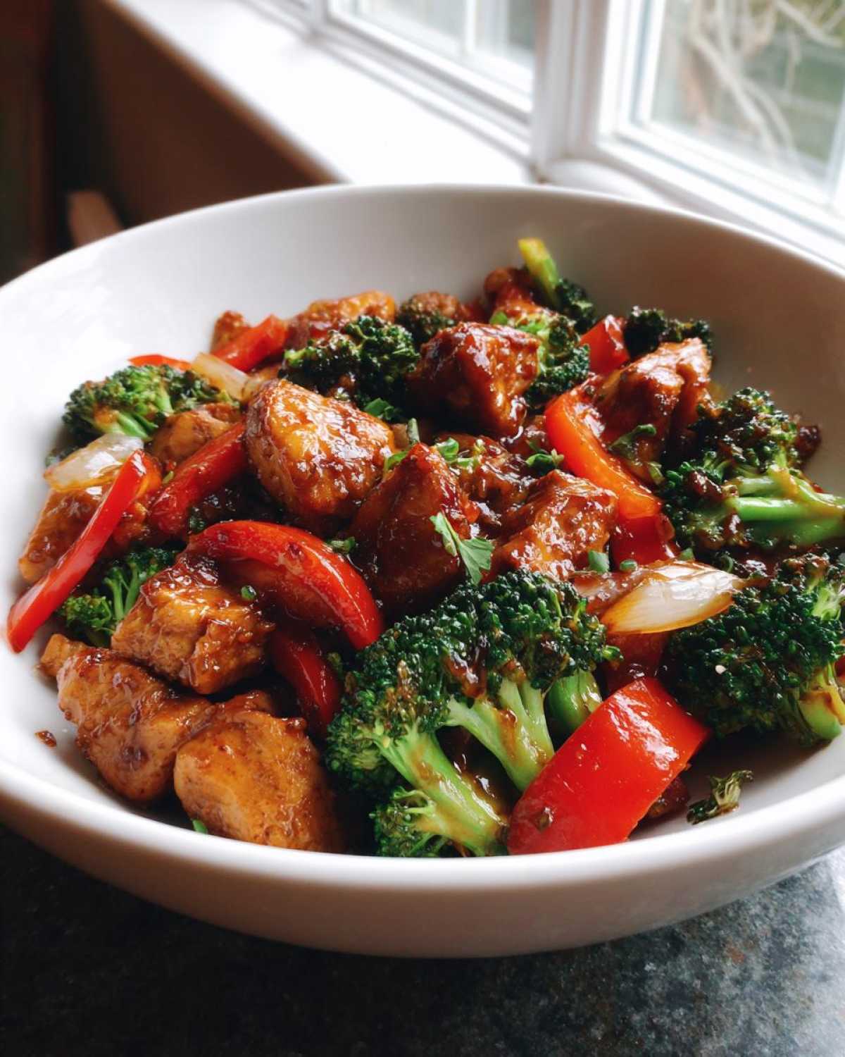 honey garlic chicken stir fry - detail 4