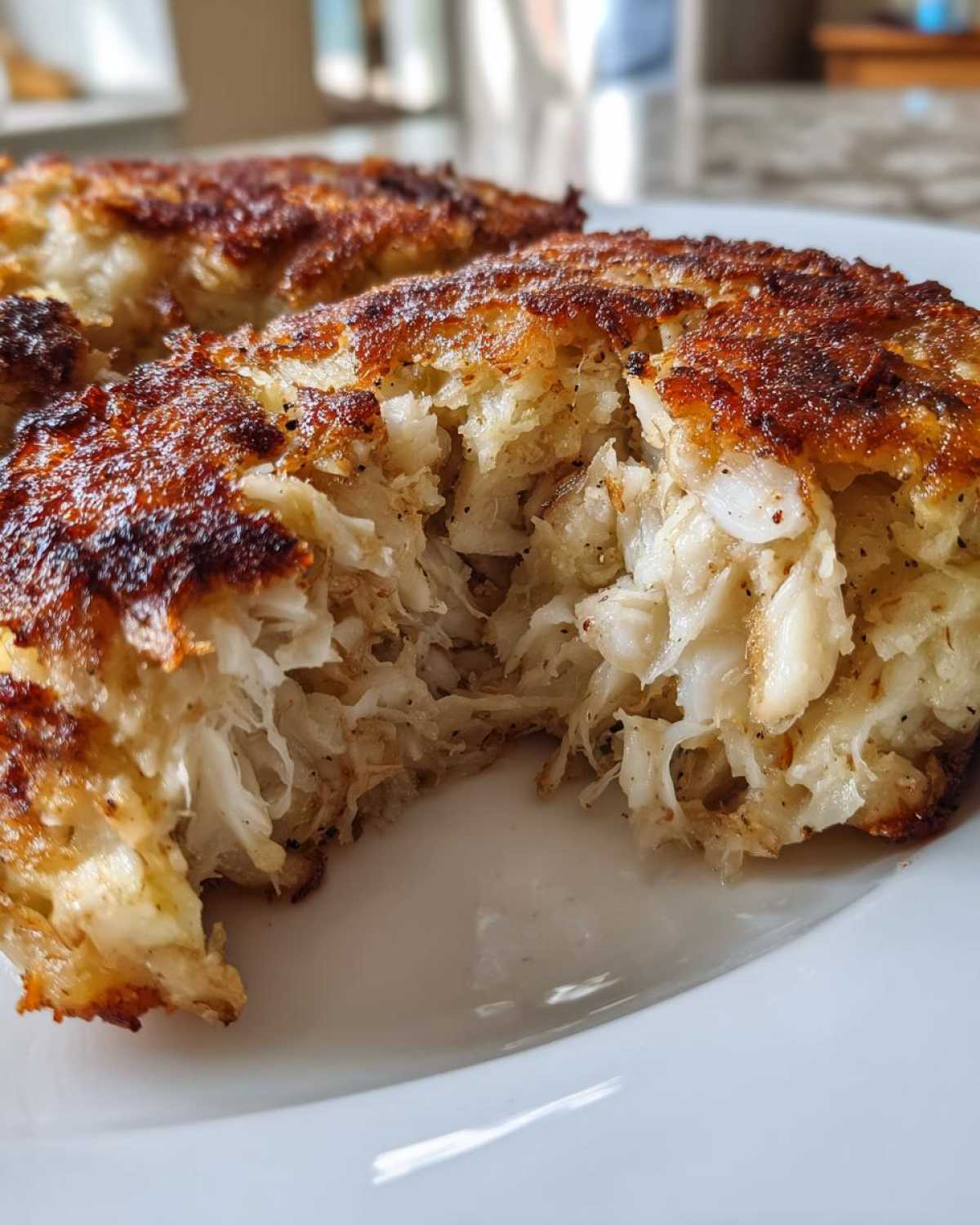 maryland crab cakes - detail 1