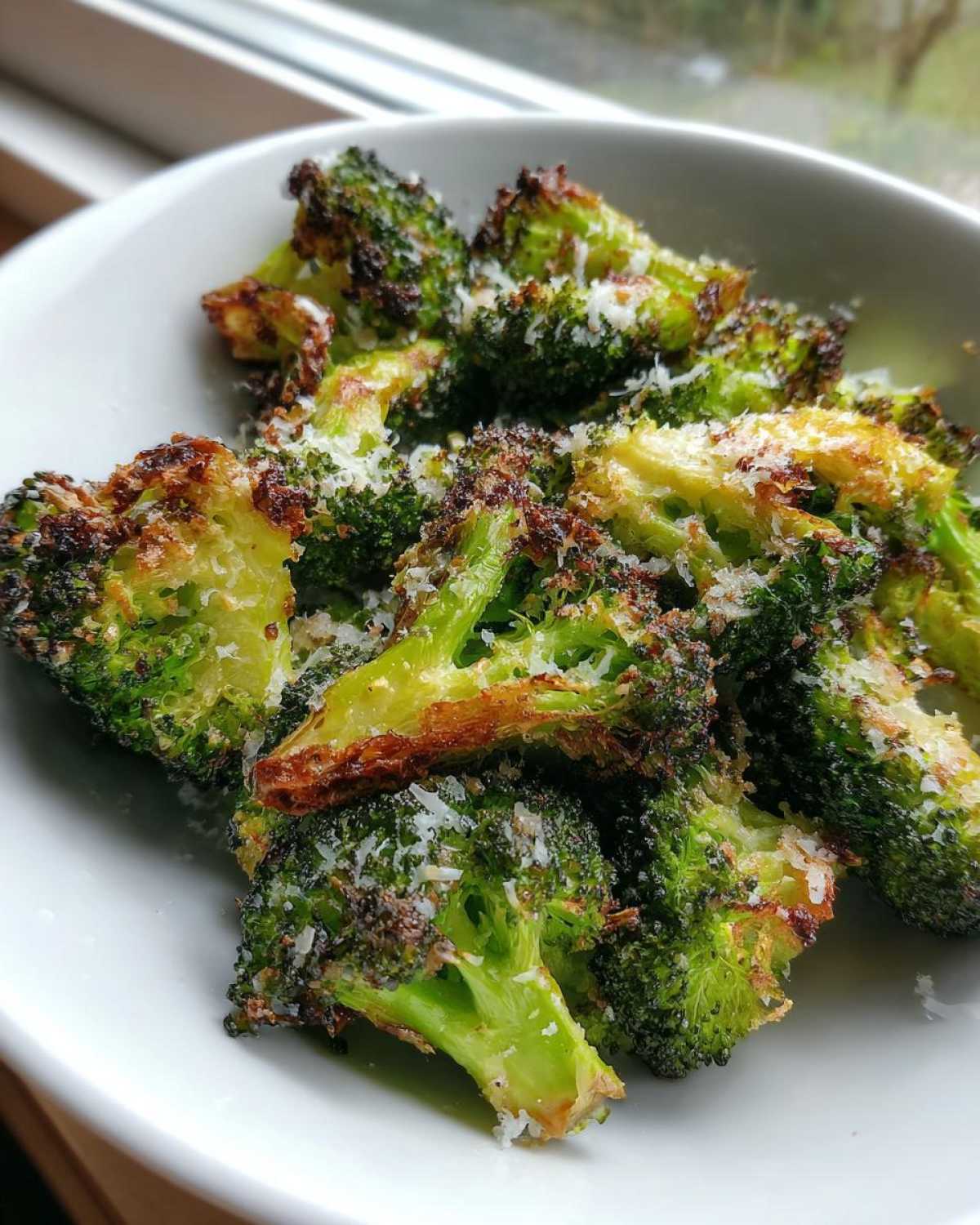 roasted broccoli - detail 1